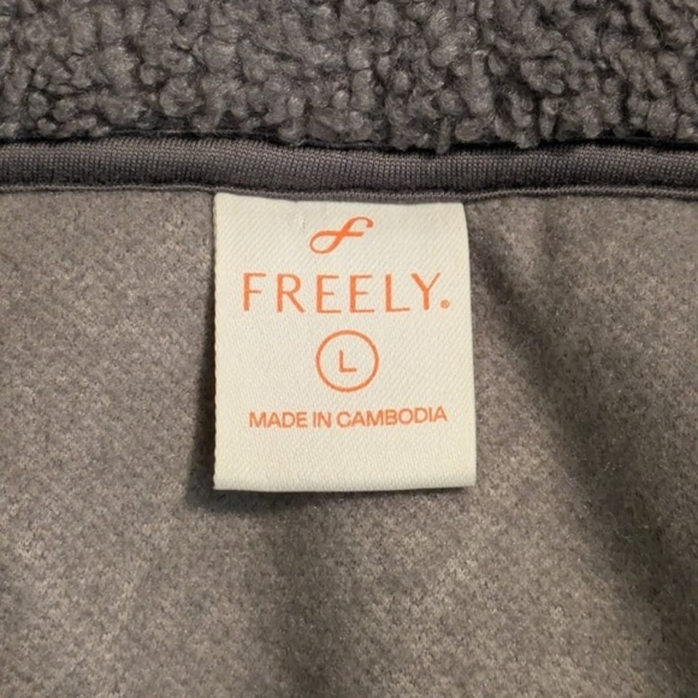 NWT Freely Irene Sherpa Jacket Gray L Women's Gorpcore Outdoor Fleece Hooded Zip - Picture 8 of 8